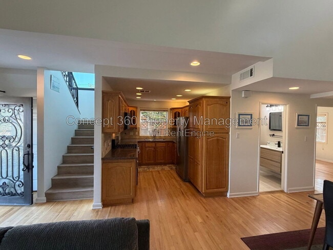 Building Photo - 237 Novara Dr