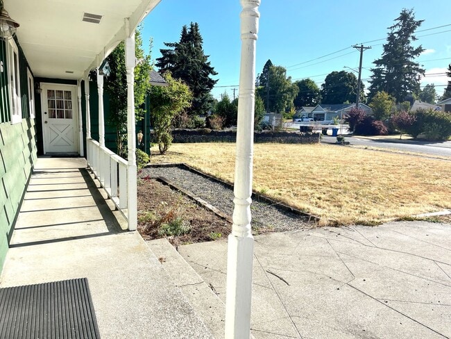Building Photo - 4-Bedroom North Tacoma Home with Stunning ...