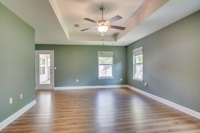 Building Photo - Spacious 4-Bedroom Home in Milton Near I-1...