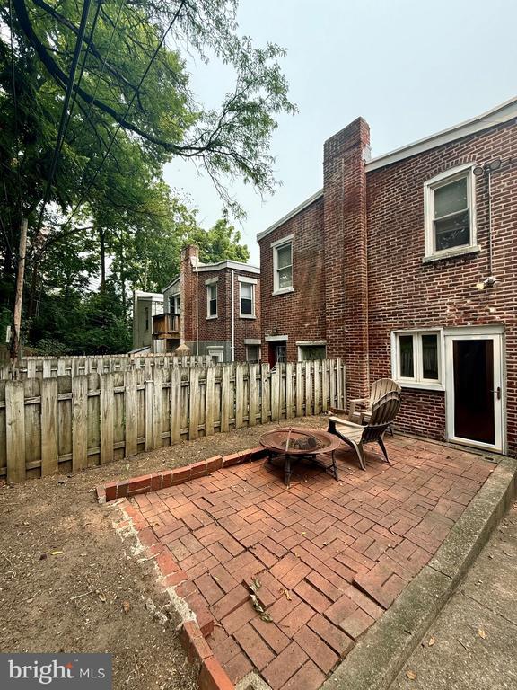 Building Photo - 924 Lovering Ave
