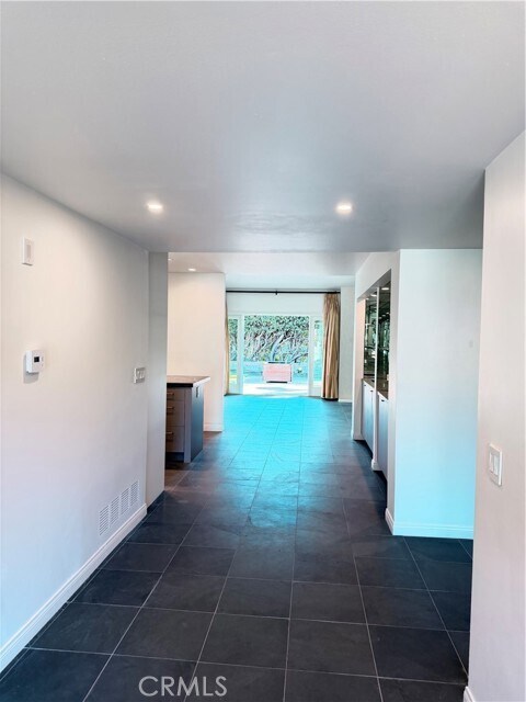 Building Photo - 15999 Via De Las Palmas