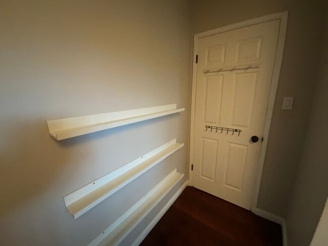 Building Photo - Spacious 3BD Home with Large Backyard, Quartz Counters & 2-Car Garage