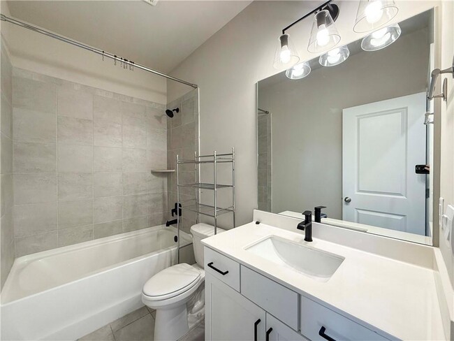 Building Photo - 732 Mulberry Walk