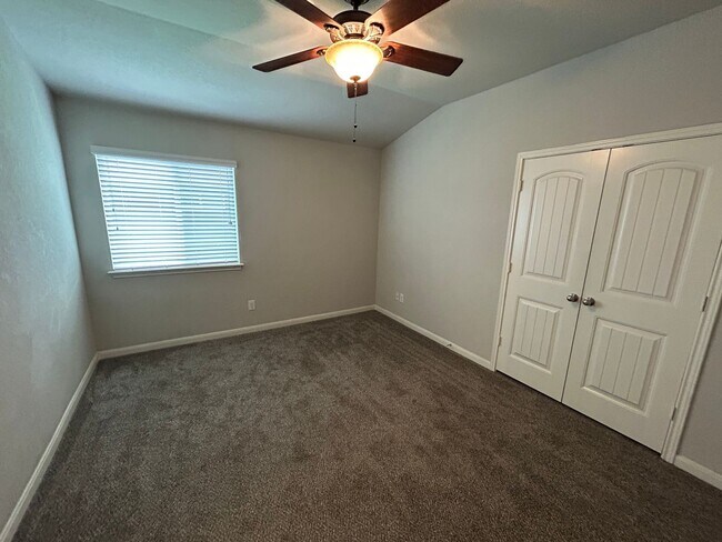 Building Photo - 3/2/2 in Avery Park / Fridge Included  / W...