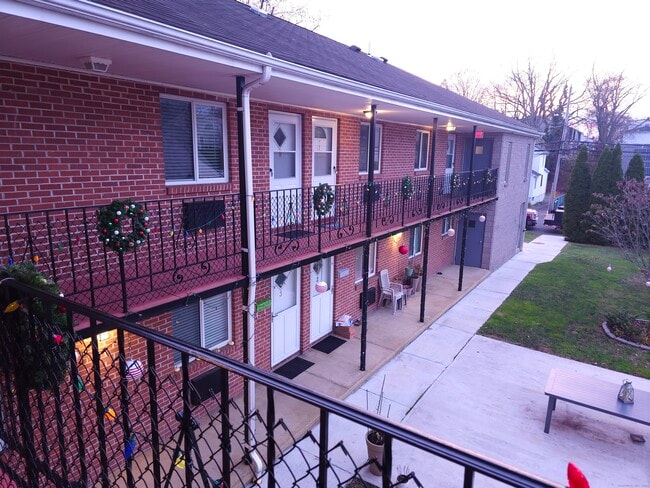 Building Photo - 24 Glenwood Ave