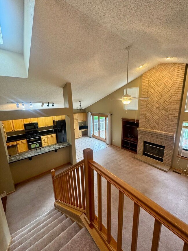 Building Photo - Gorgeous 4 bedroom with Loft and 3 car gar...