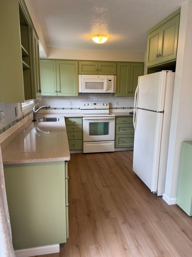 Building Photo - Discover this well-maintained 3-bedroom, 2-bath home in Eugene, OR.