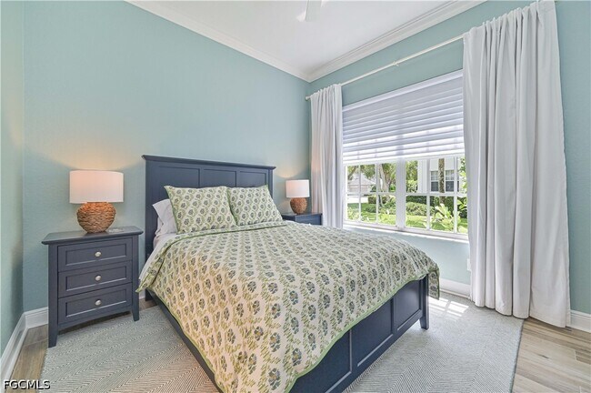 Building Photo - 5000 Royal Shores Dr