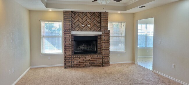 Building Photo - SPECTACULAR NEWER HOME, FIREPLACE, FORMAL ...