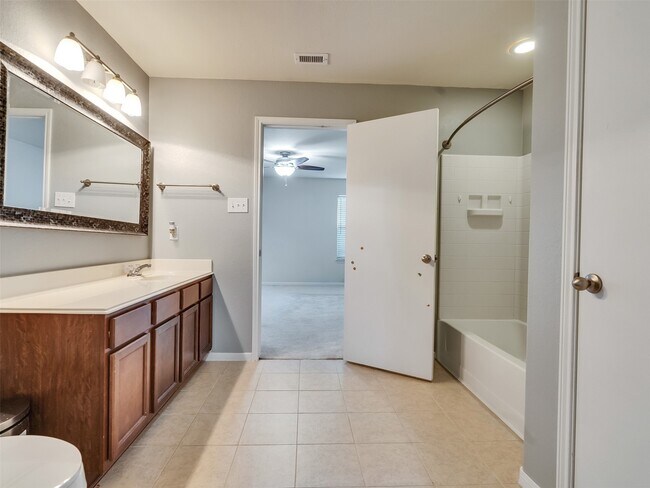 Building Photo - 8919 Summerset Meadow Ct