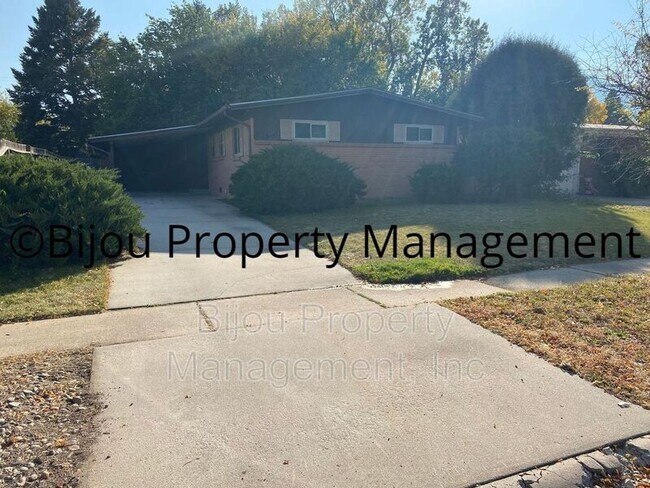 Primary Photo - 916 Westmoor Dr