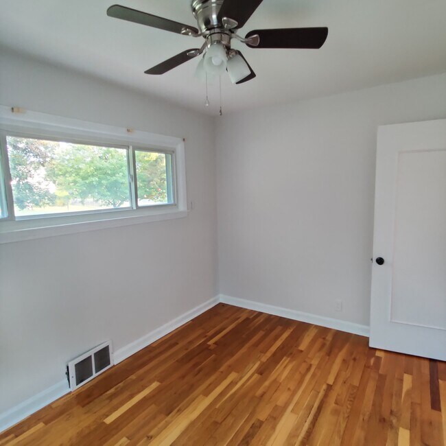 Building Photo - 3403 Woodland Ave
