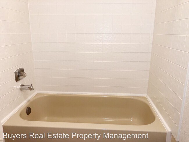 Building Photo - 1300 Balfour Dr