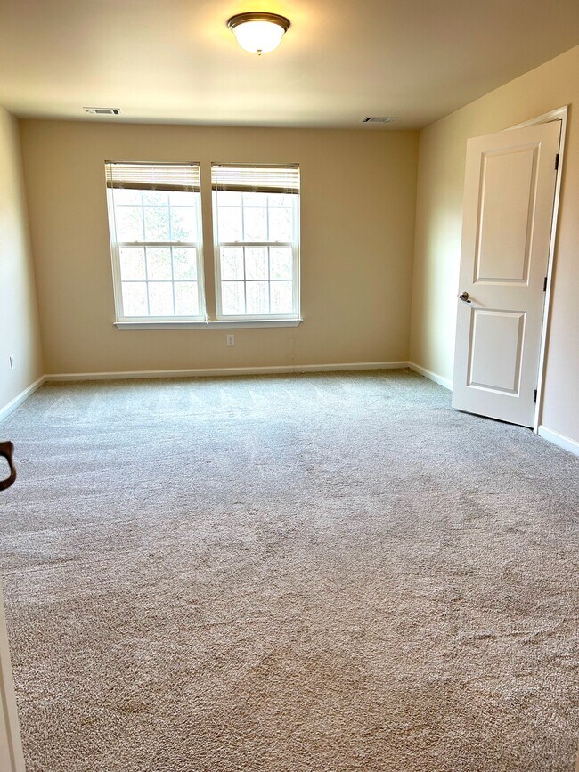 Building Photo - 128 Awendaw Way