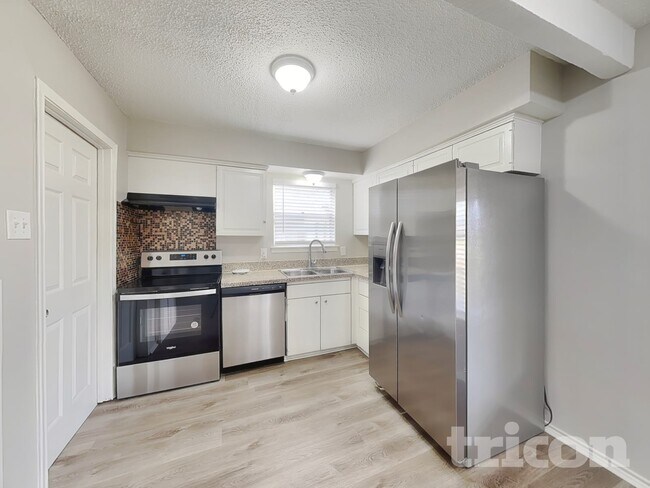 Building Photo - 1142 Shadyglen Cir