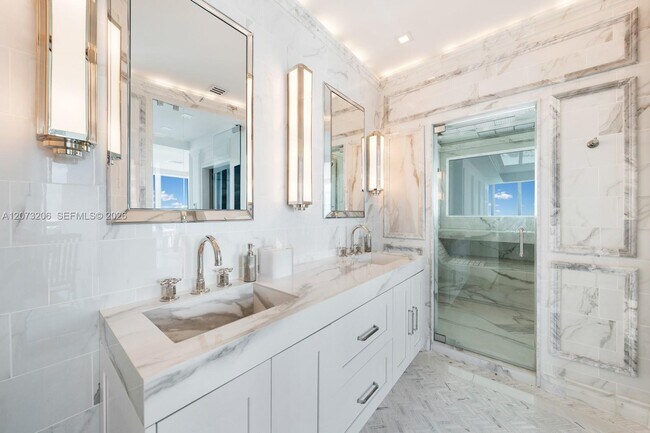 Building Photo - 888 Biscayne Blvd