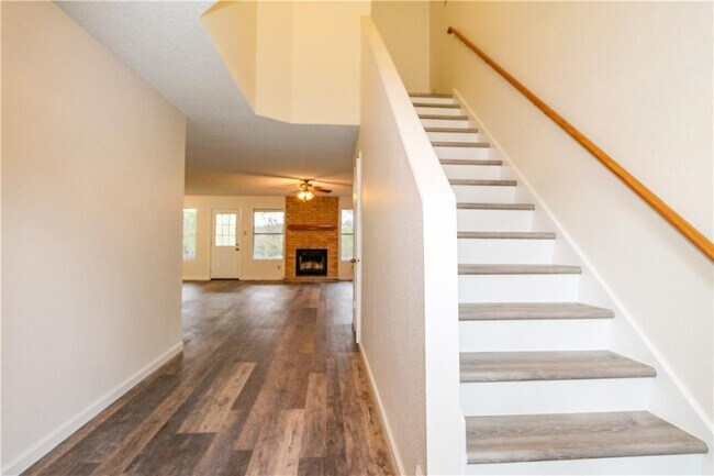 Building Photo - 900 Sweetwater River Dr