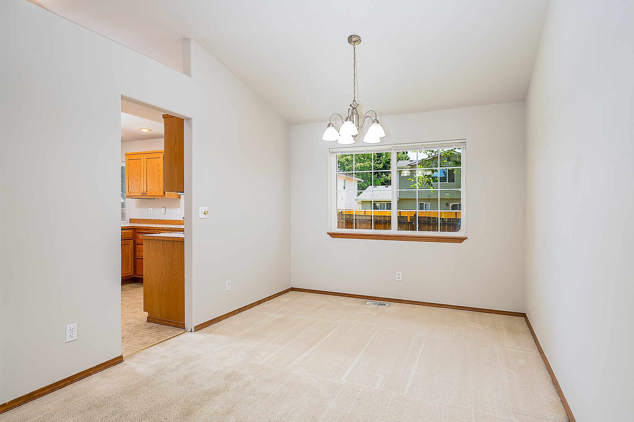 Building Photo - 15524 Chestnut Dr SE