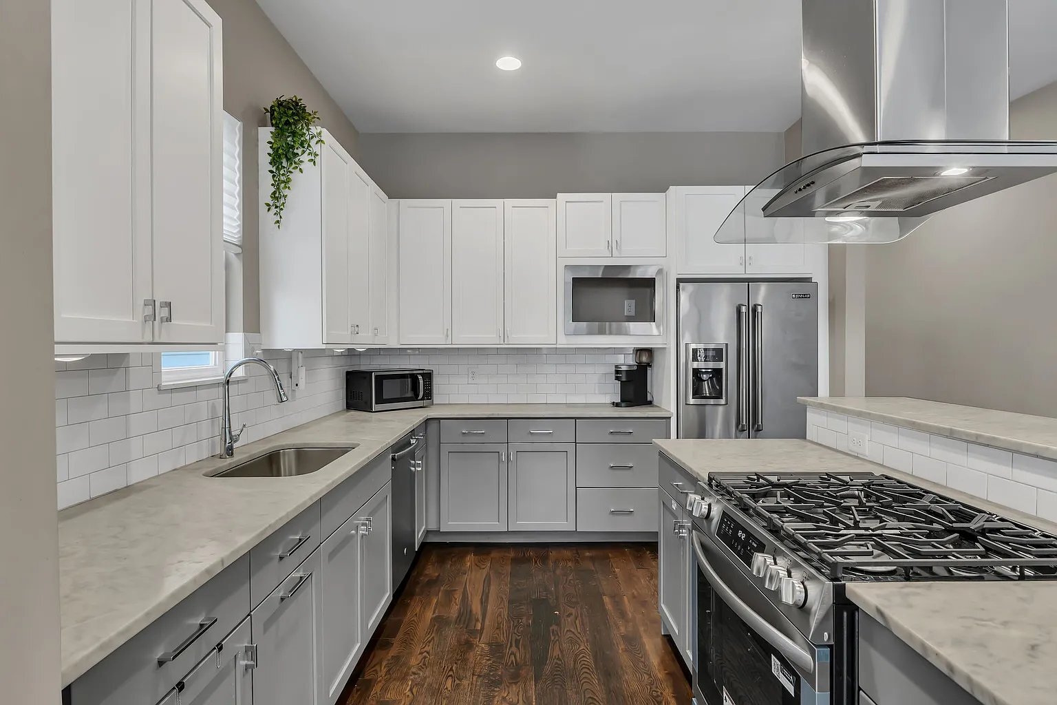 Building Photo - 606B Hume St