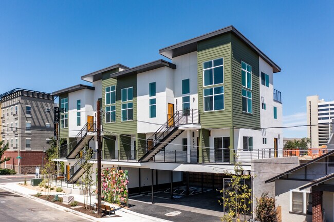 Building Photo - 307 Pine St