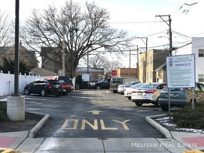 Building Photo - 411 Beloit Ave