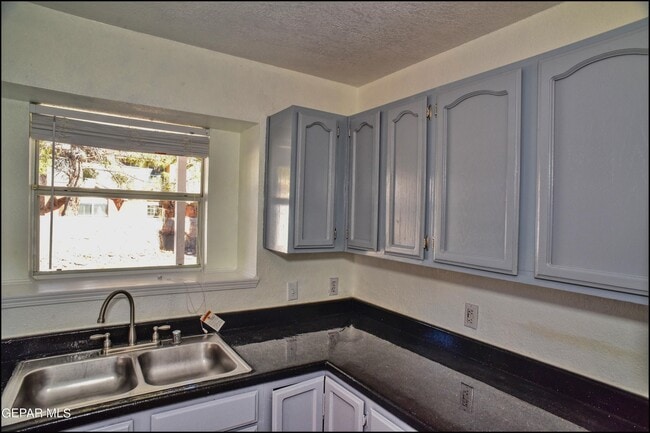 Building Photo - 12107 Valley Quail Dr