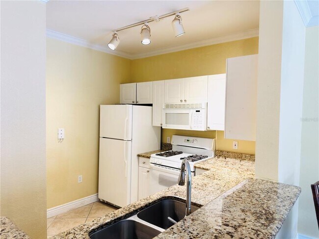 Building Photo - 2721 Via Murano