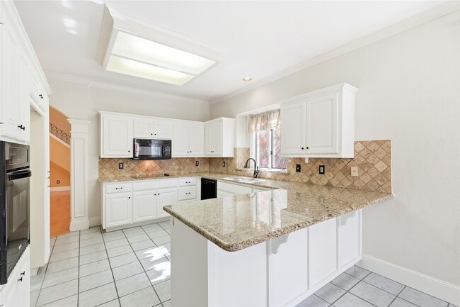 Building Photo - 5518 Australia Ct