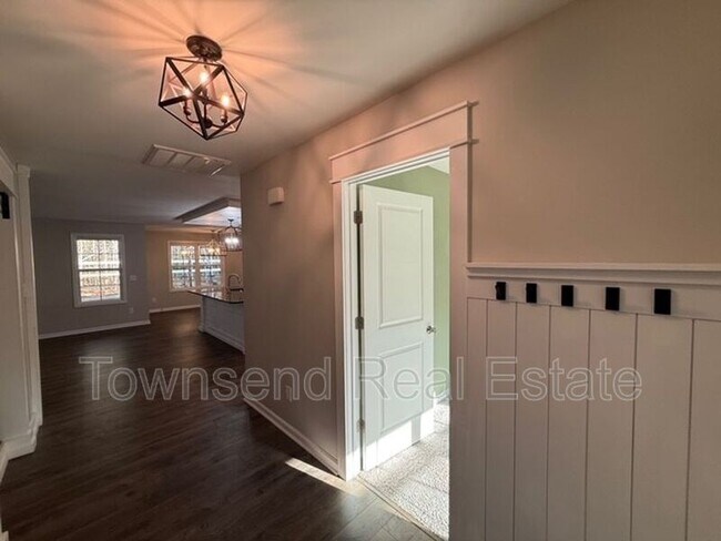 Building Photo - 83 Kotata Ave