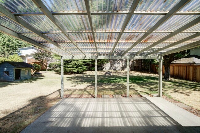 Building Photo - 3Bd/1.75Ba Kirkland House