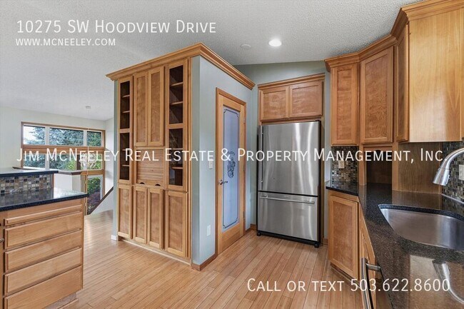 Building Photo - 10275 SW Hoodview Dr