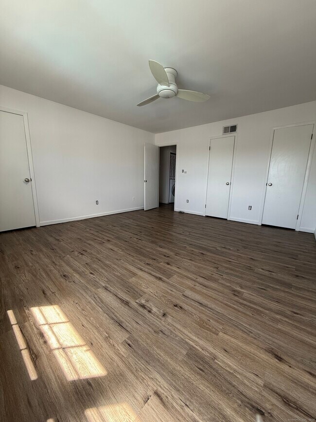 Building Photo - 14 1/2 Fairview Ave