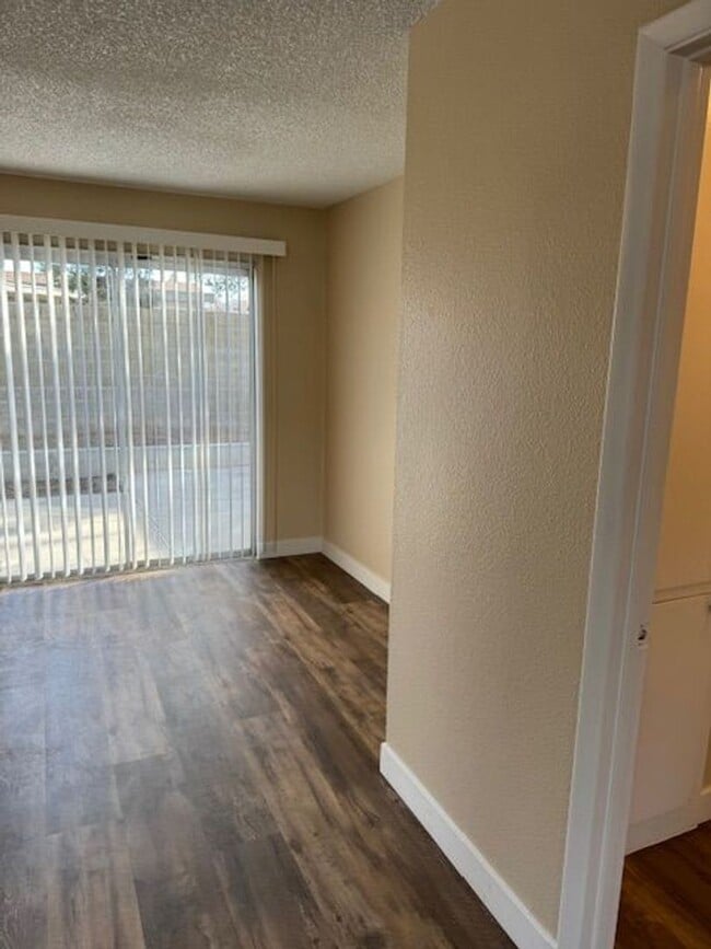 Building Photo - Spring Valley charmer