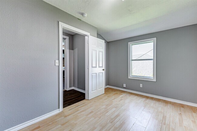 Building Photo - 6223 Lavender St