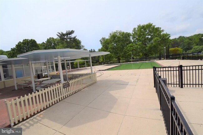 Building Photo - 6621 Wakefield Dr