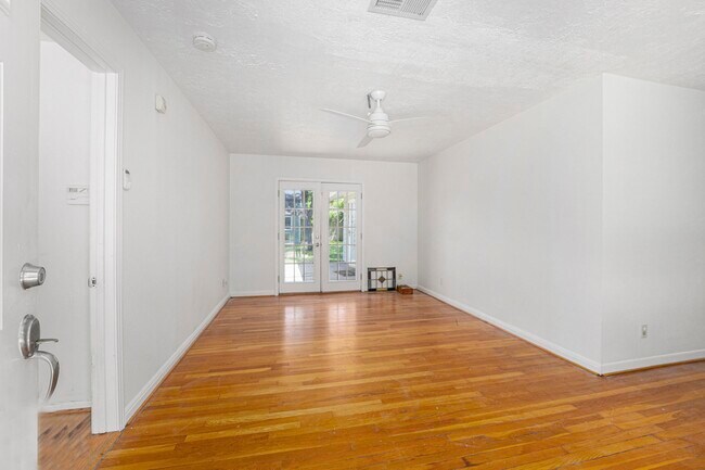Building Photo - 1720 Libbey Dr