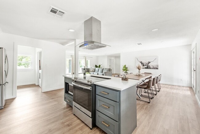 Building Photo - 4252 McComas Rd