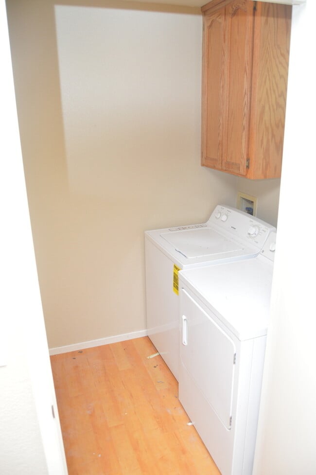 Building Photo - 20 Fairgate Ln