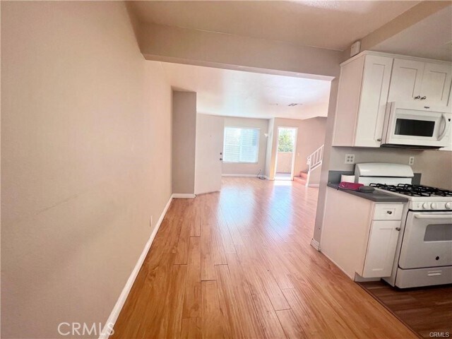 Building Photo - 8615 Beverly Park Pl