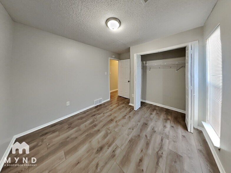 Building Photo - 3422 Laurelwood Dr