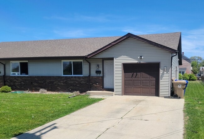 Primary Photo - 5005 26th Ave