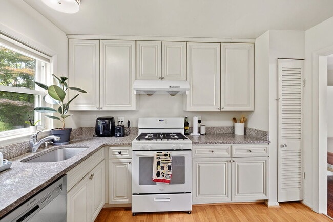 Building Photo - Affordable, Spacious AND Convenient Walk t...
