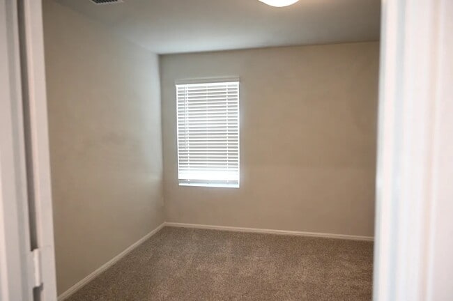 Building Photo - 1012 Portina Dr