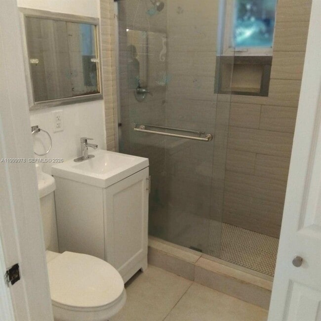 Building Photo - 1565 NE 48th St