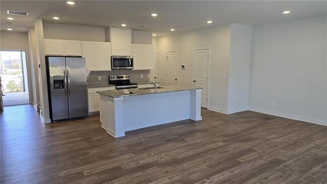 Building Photo - 17 Founders Dr