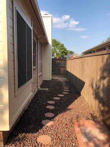 Building Photo - 2118 Stoneridge Dr