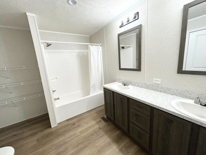 Building Photo - 29909 Flushing Dr