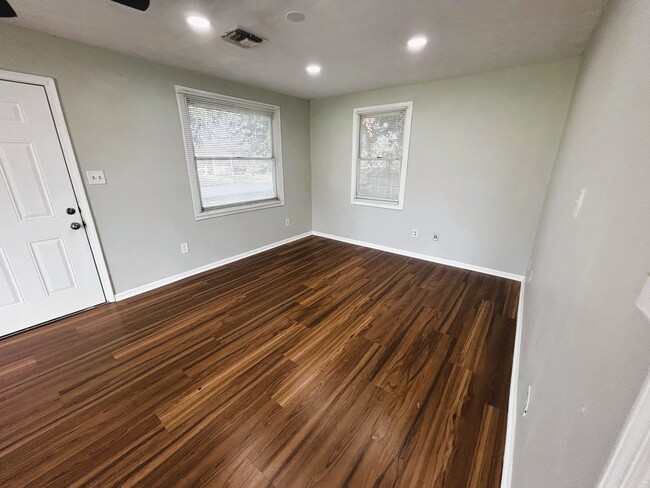 Building Photo - 2501 Delille St