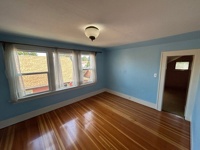 Building Photo - Gorgeous Craft House with Finish Basement ...