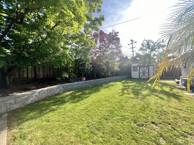 Building Photo - 6610 Canterbury Ct